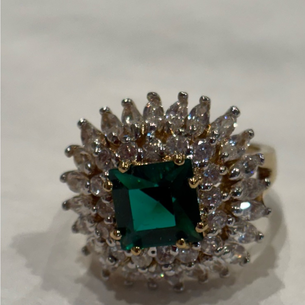 Replica Emerald/Diamond engagement ring by VanCleef & Arpels for Jackie Kennedy